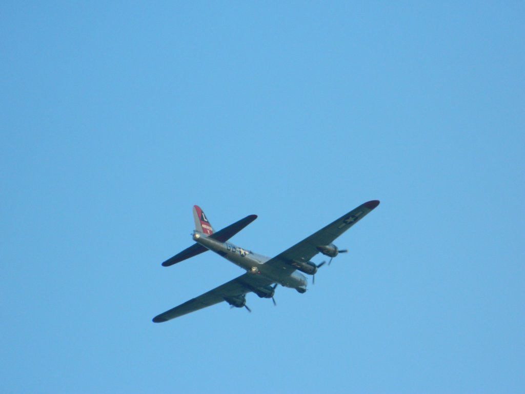 b17flyover1.jpg