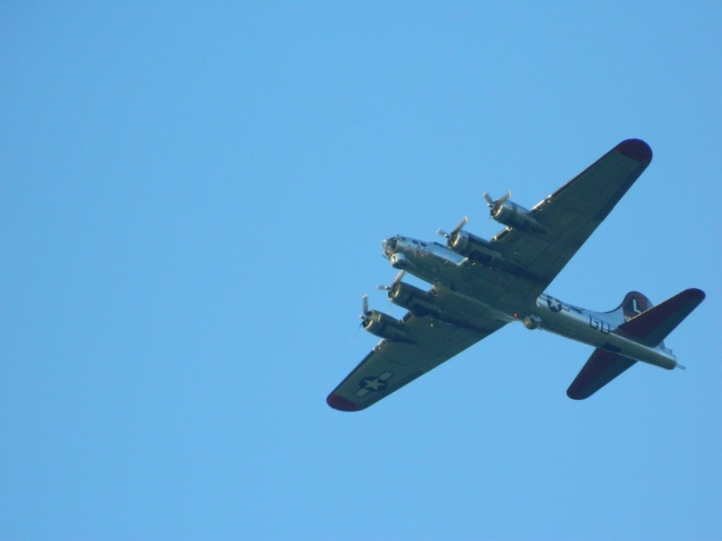 b17flyover3.jpg